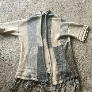 Women's Beige and Gray Sweater